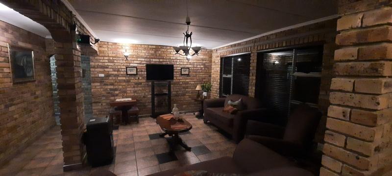 5 Bedroom Property for Sale in Vaalpark Free State